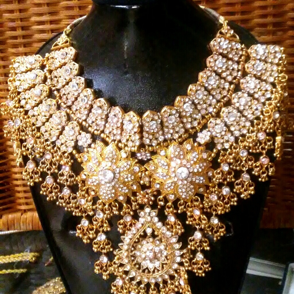 Neck ware